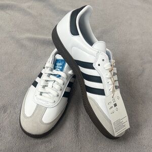 Adidas New Classic White 6.5 Men’s, 7.5/8 Women’s Black an White Samba NWT